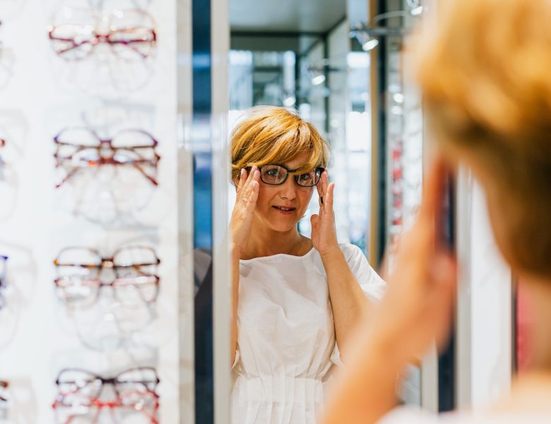 Oprawki okularowe – dlaczego warto dobierać je u optyka?